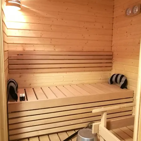 Stylish 1br Private Parking Sauna